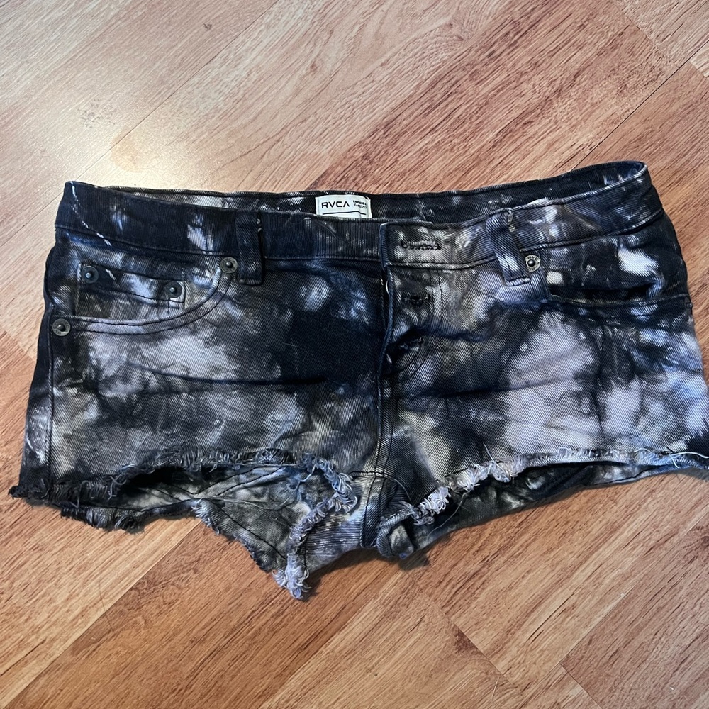 RVCA tie dye shorts, low rise. Missing button, priced accordingly.